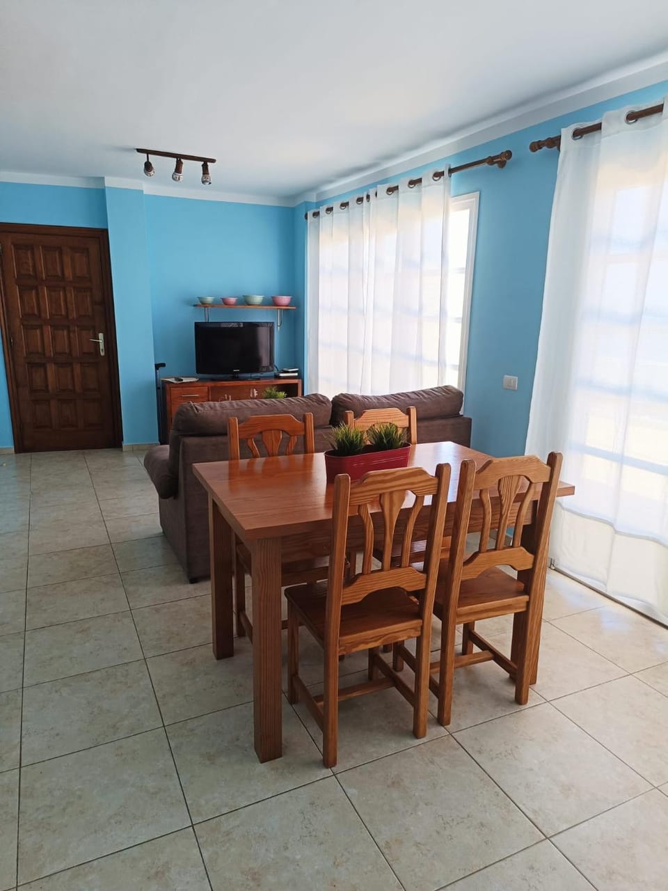 Communal lounge/ TV room, Dining area