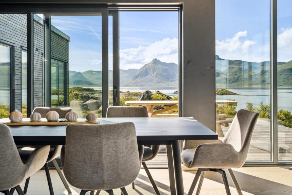 View (from property/room), Balcony/Terrace, Dining area, Mountain view, Sea view