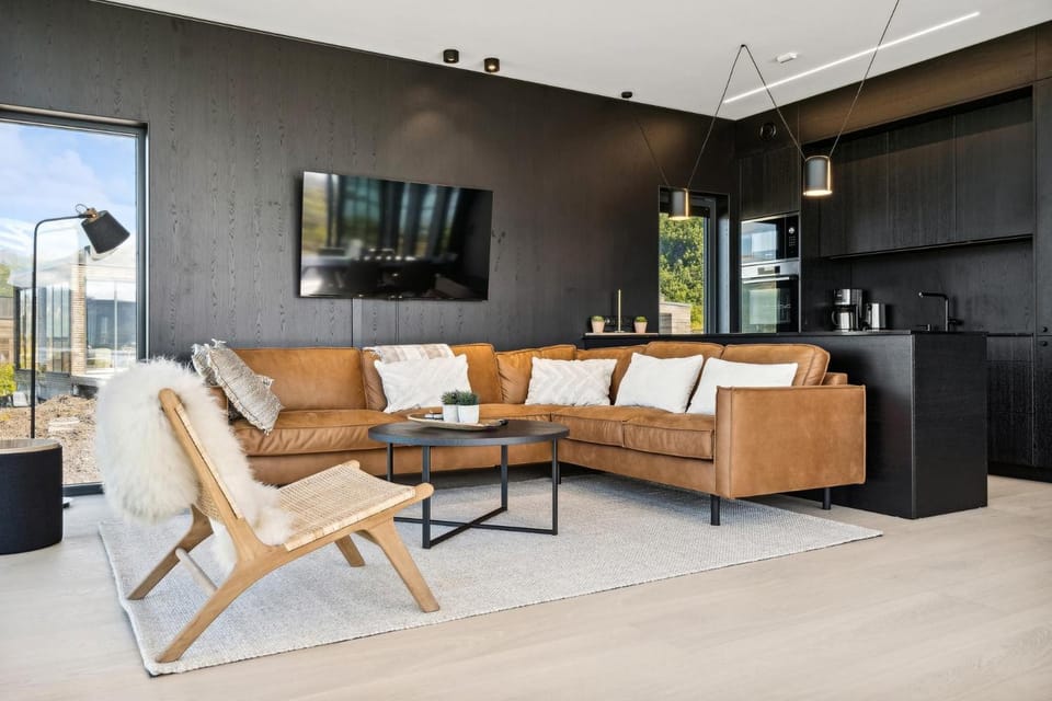 TV and multimedia, Kitchen or kitchenette, Living room, Seating area, kitchen