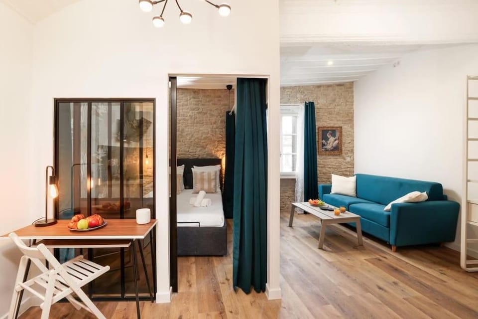 Bed, Living room, Photo of the whole room, Bedroom