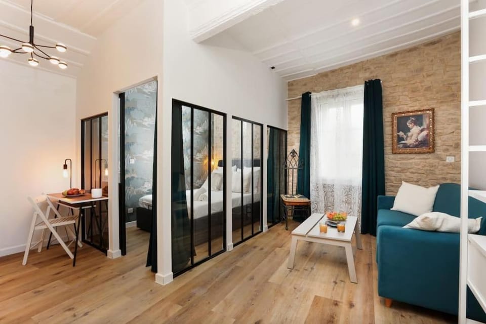 Bed, Living room, Photo of the whole room