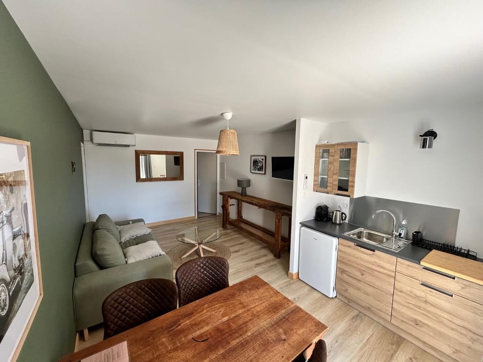Living room, Dining area