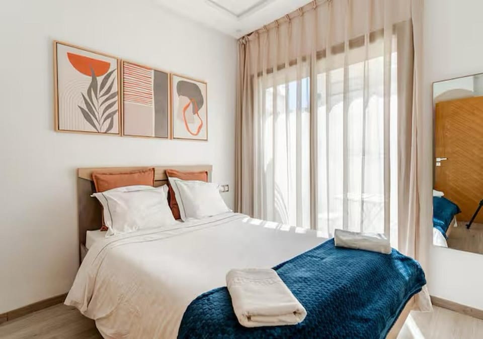 Bed, Bedroom, towels