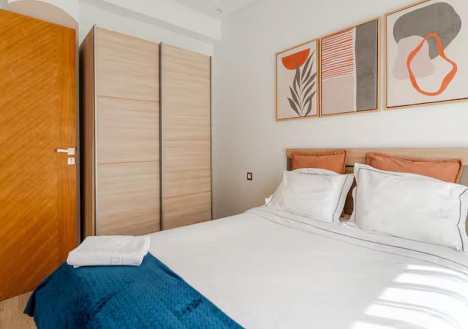 Bed, Photo of the whole room, Bedroom, wardrobe