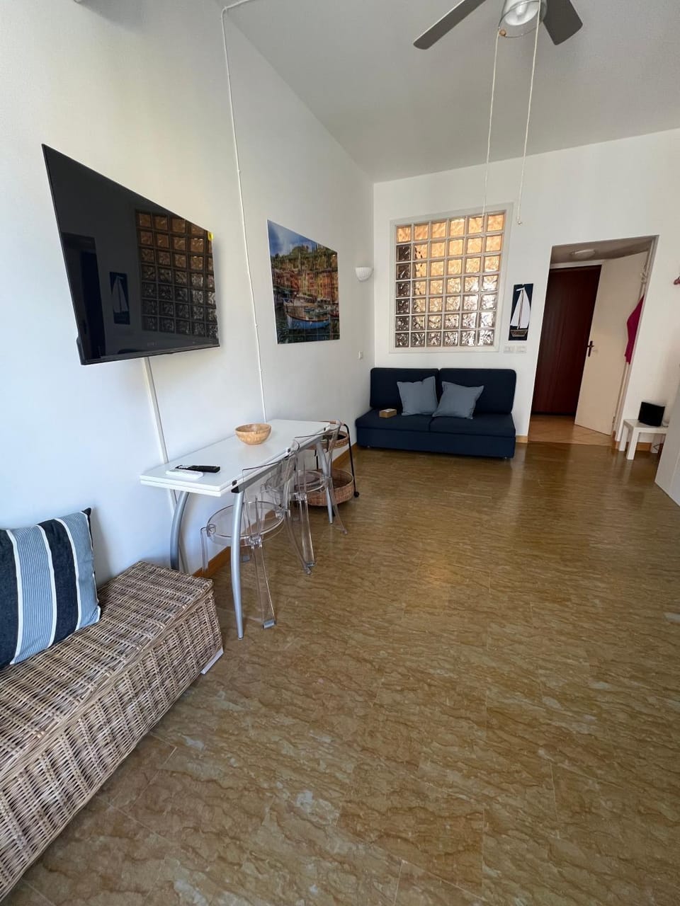 TV and multimedia, Living room, Dining area, fireplace