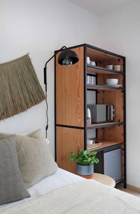 Quaint Room To Rent - Number 4706 Apartment in Cape Town