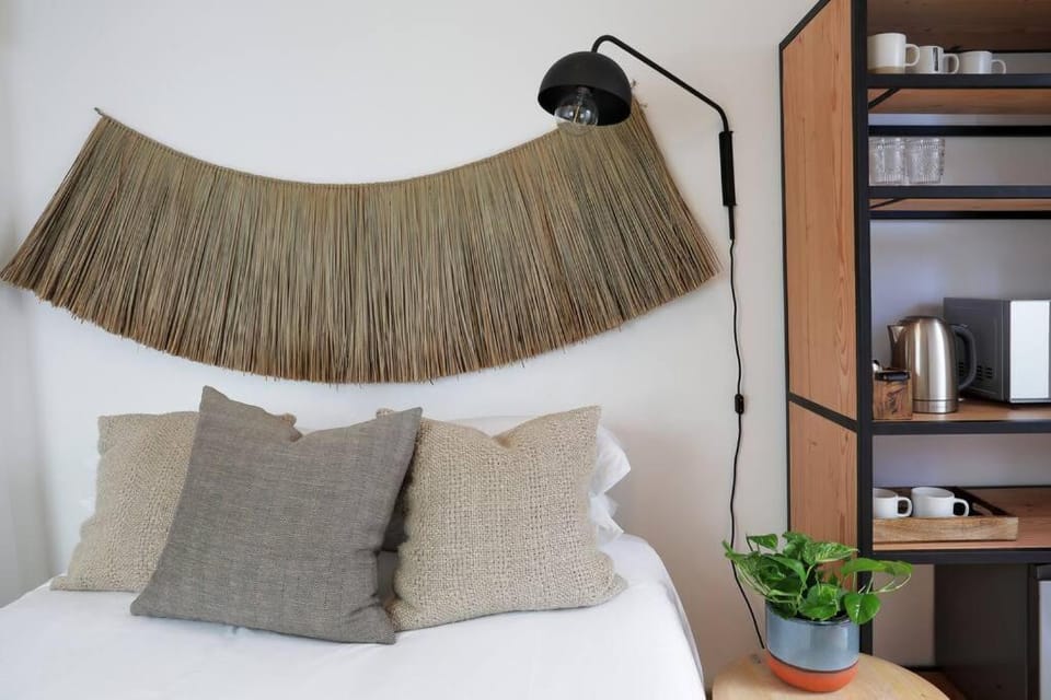 Quaint Room To Rent - Number 4706 Apartment in Cape Town