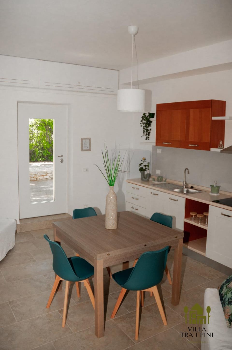 Kitchen or kitchenette, Dining area, stove
