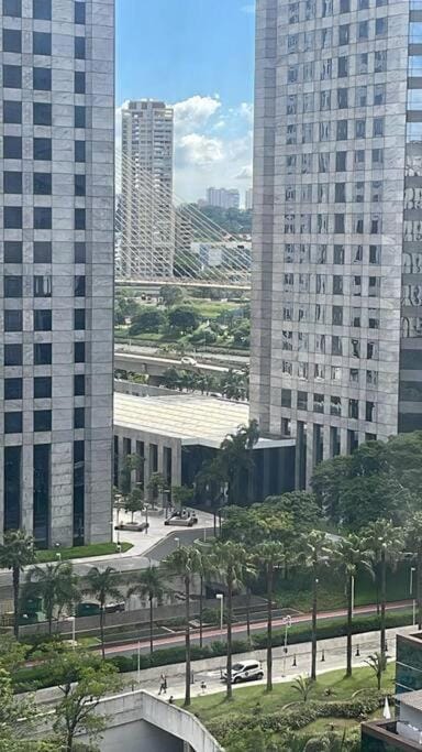 223 - Flat Hotel The Time Berrini - A 200 metros do WTC Apartment in Sao Paulo City