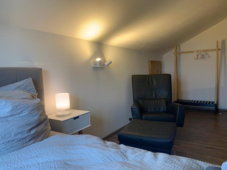 Photo of the whole room, Bedroom