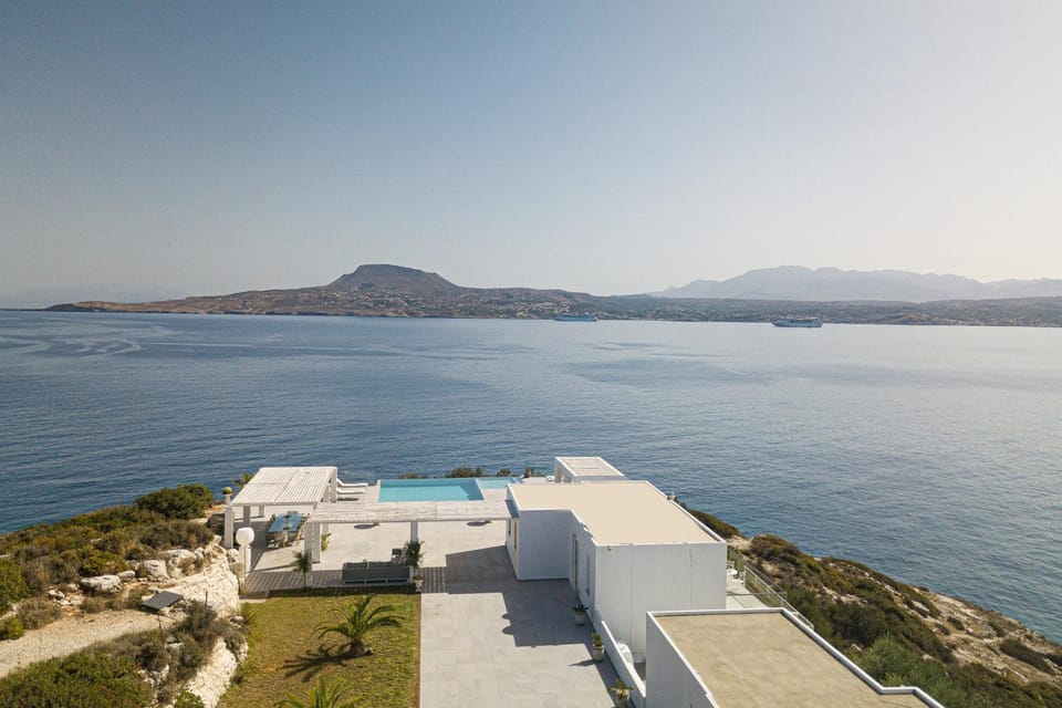 Nearby landmark, Day, Natural landscape, Balcony/Terrace, Mountain view, Pool view, Sea view, Swimming pool