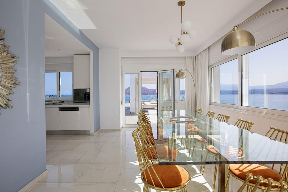 Kitchen or kitchenette, Living room, Seating area, Dining area, Sea view