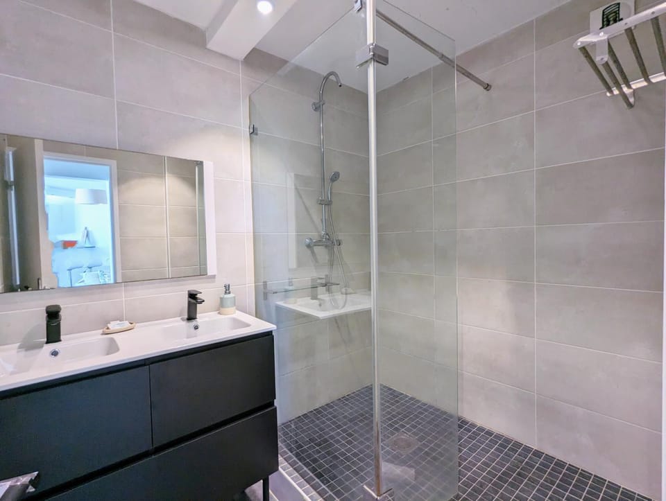 Shower, Bathroom