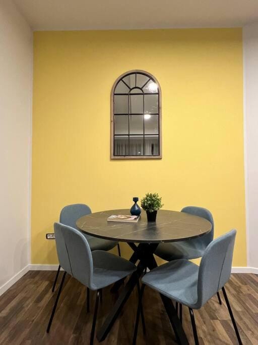 Stylish newly renovated apt feels like second home Apartment in Bucharest
