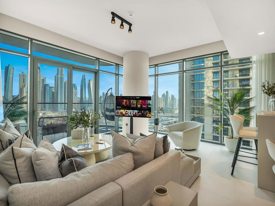 Communal lounge/ TV room, TV and multimedia, Living room, Seating area, Evening entertainment