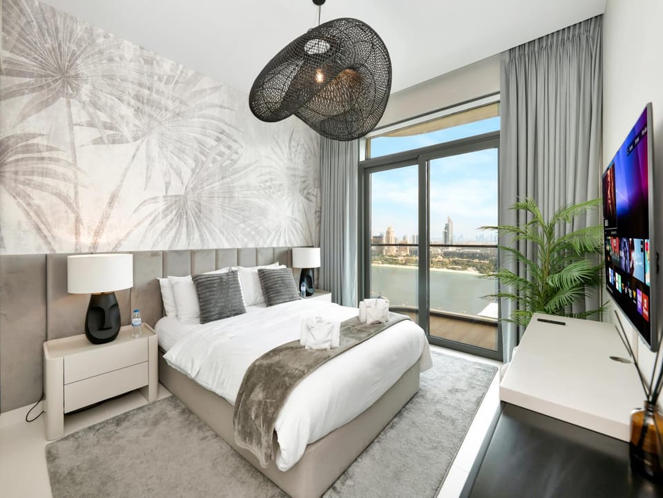 Bed, TV and multimedia, Bedroom