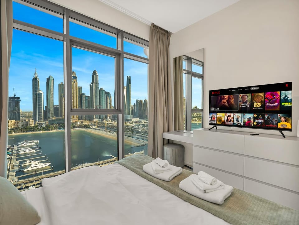 Bed, TV and multimedia, Bedroom, City view, towels