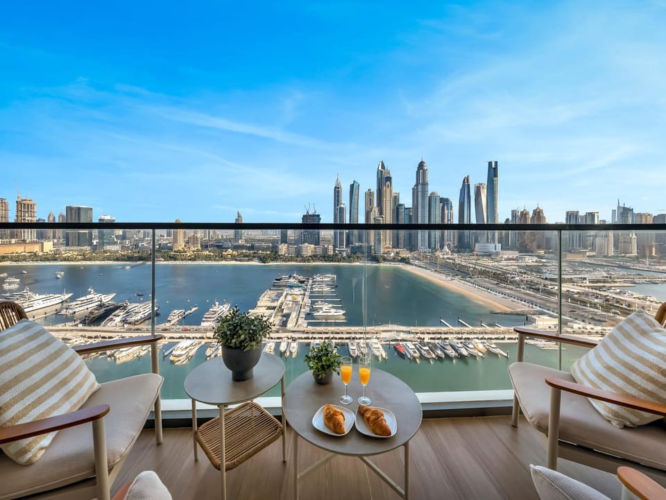 Day, View (from property/room), Balcony/Terrace, Seating area, Dining area, City view, Sea view