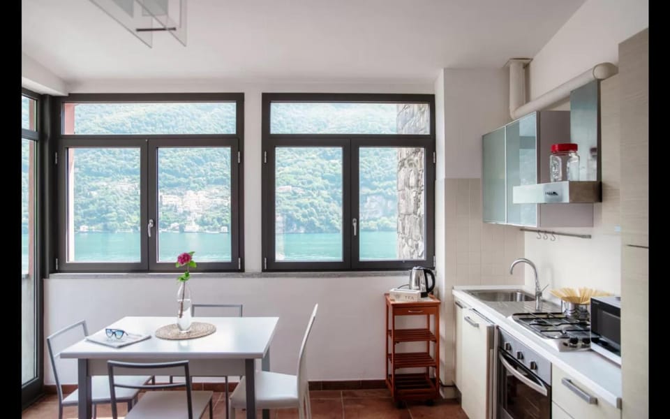 Riflessi sul Lago Apt Laglio - Alba Apartment in Laglio