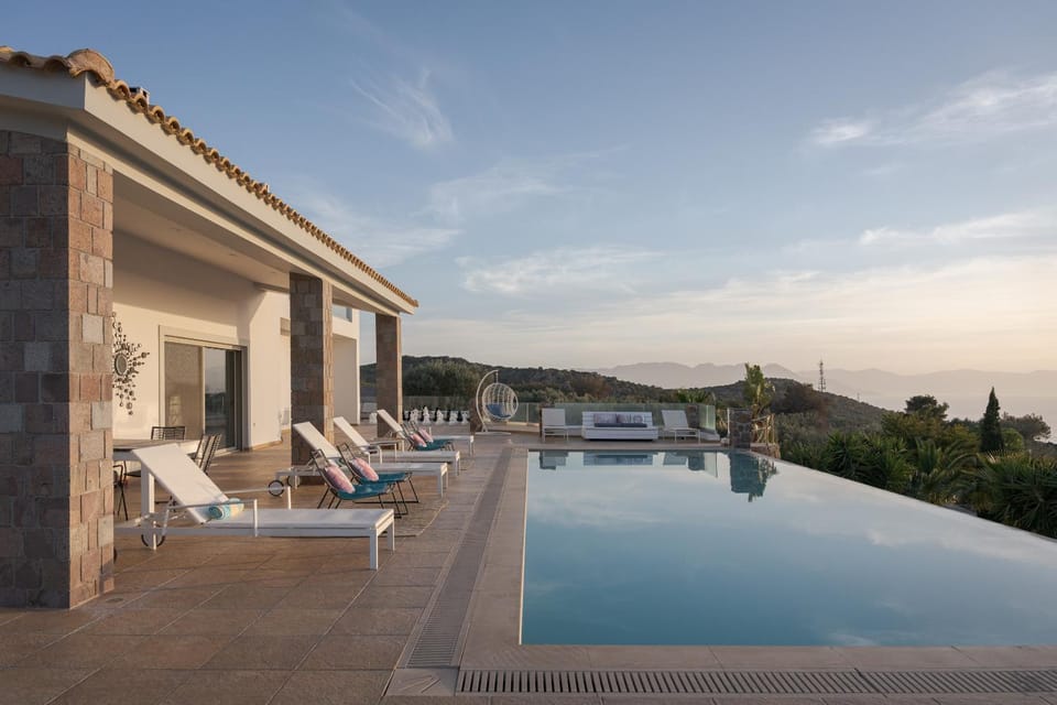 Natural landscape, Mountain view, Pool view, Swimming pool, sunbed