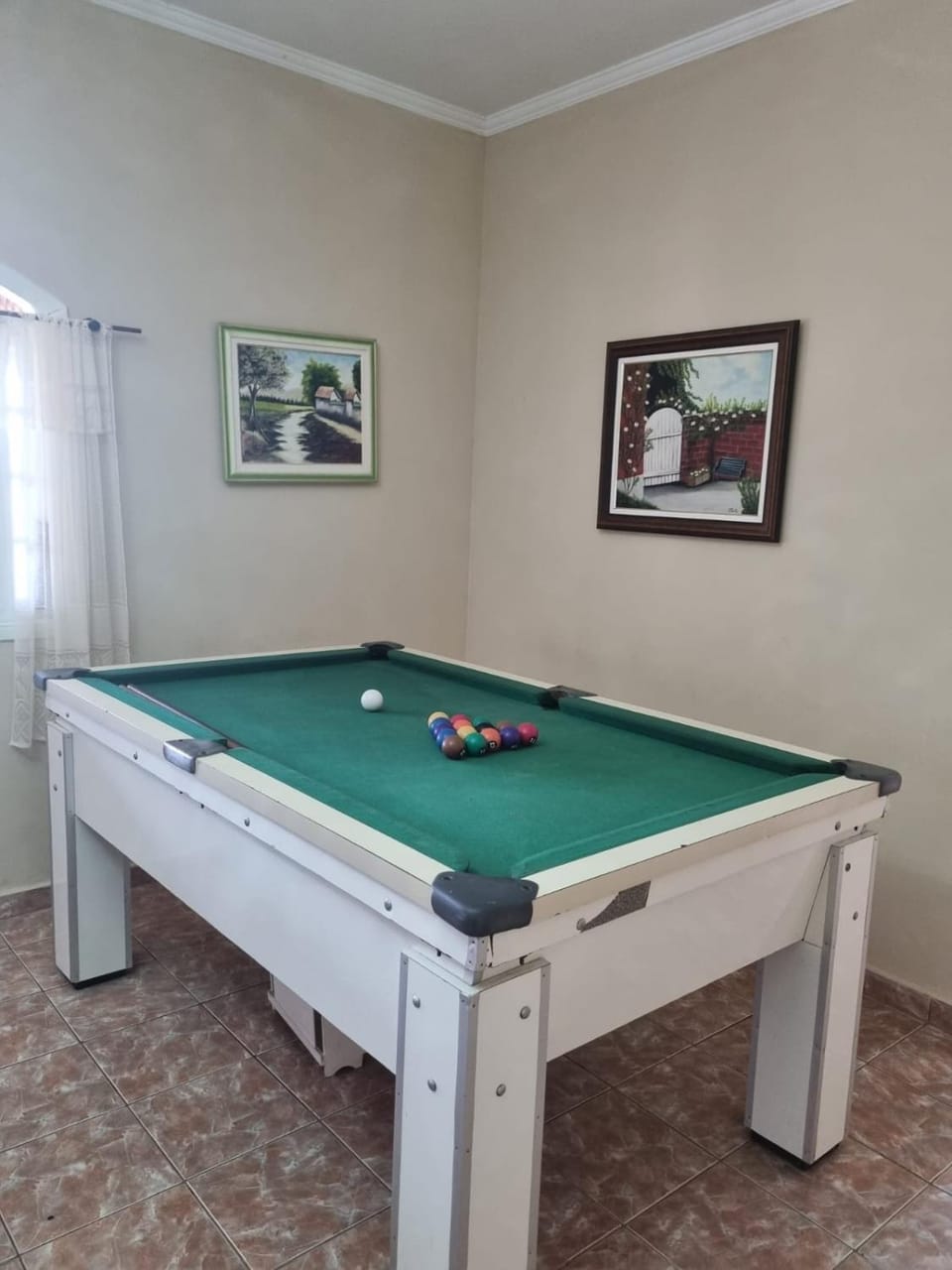 Billiard, Game Room