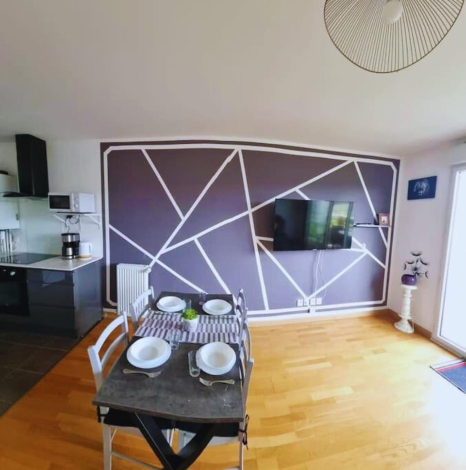 TV and multimedia, Living room, Seating area, Dining area