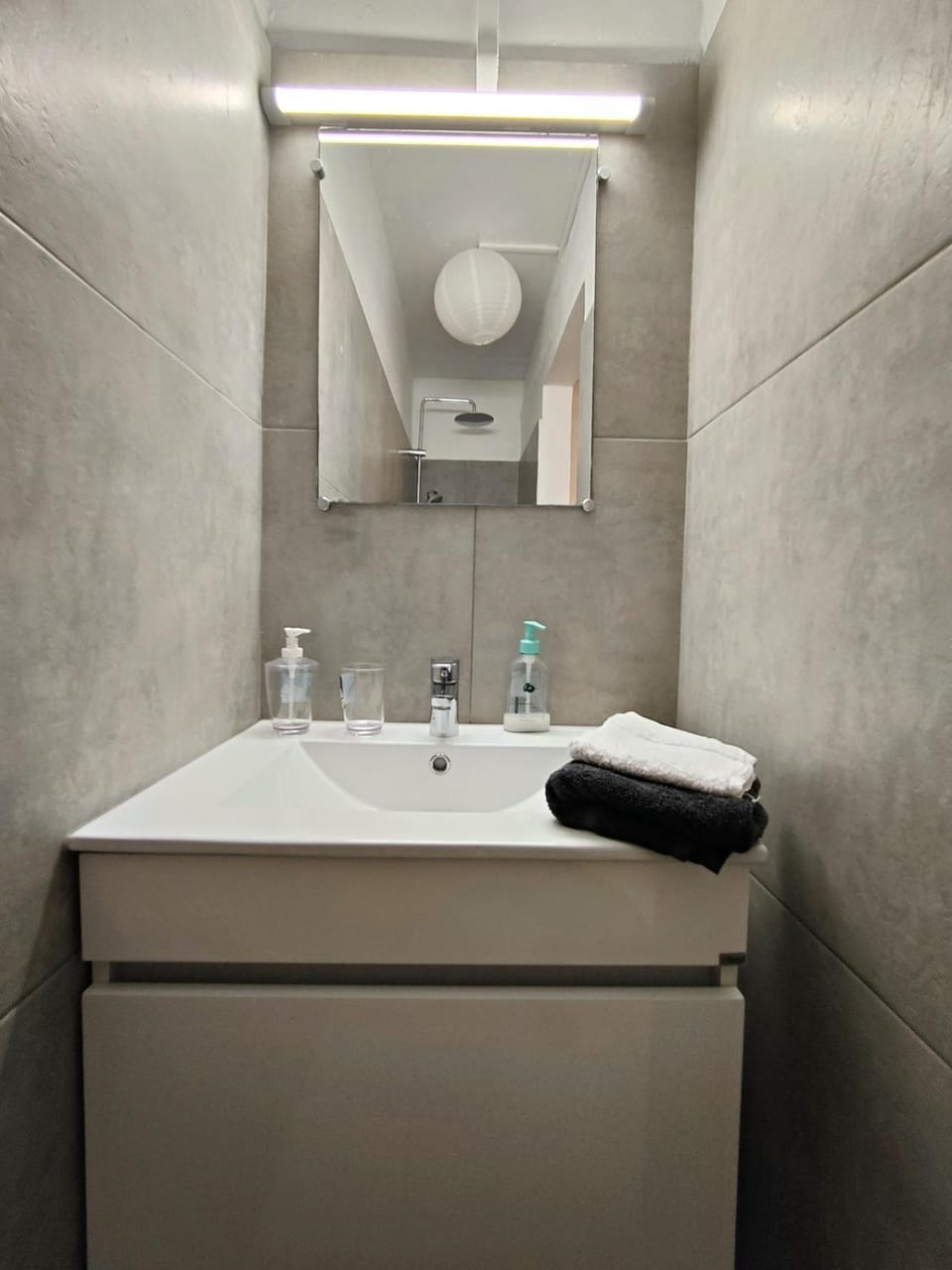 Bathroom, towels