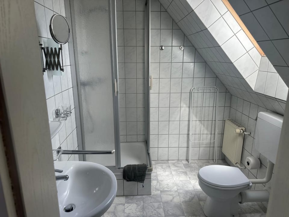 Shower, Bathroom, towels