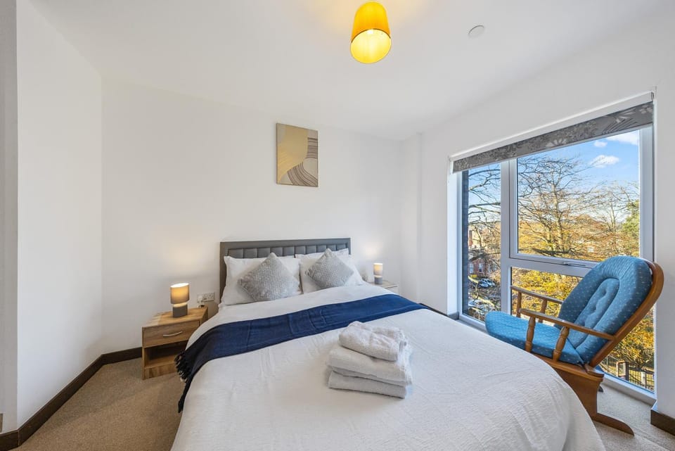 2-Bed Flat Sleeps 4 - Parking & Wheelchair Access Apartment in Maidstone