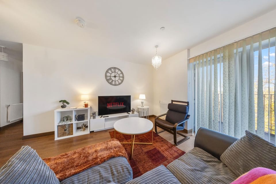 2-Bed Flat Sleeps 4 - Parking & Wheelchair Access Apartment in Maidstone