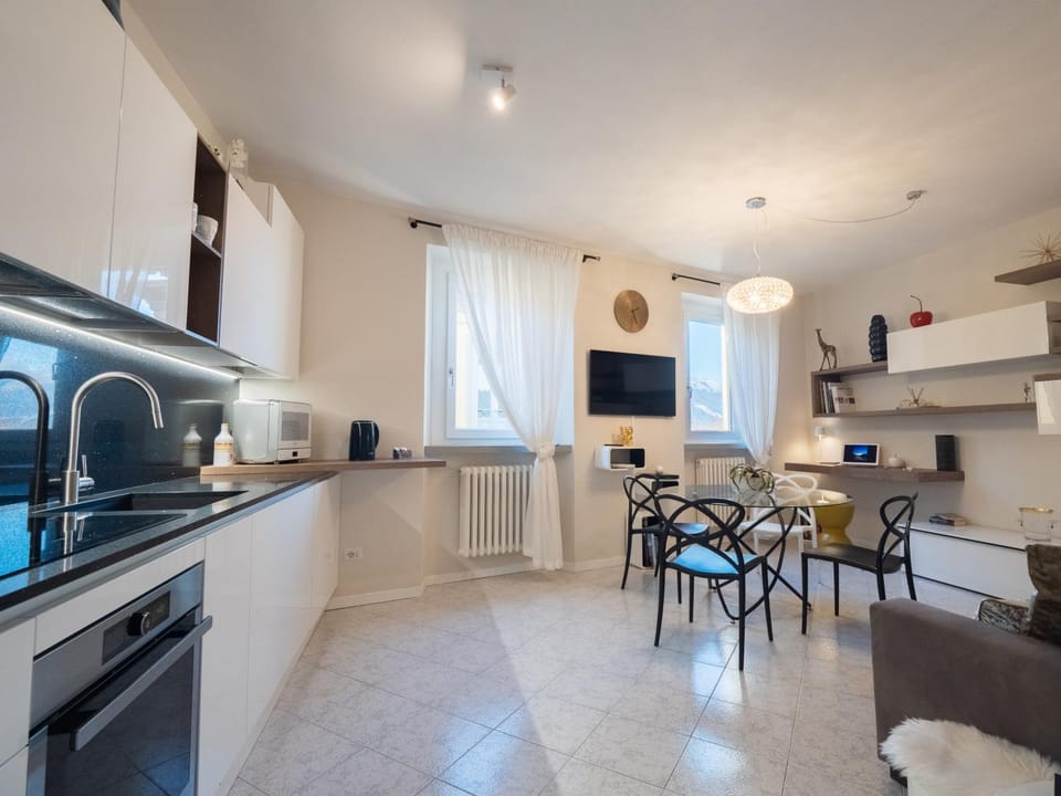 Communal lounge/ TV room, TV and multimedia, Kitchen or kitchenette, Living room, Seating area, Dining area, Evening entertainment, dishwasher, minibar, pet friendly, stove