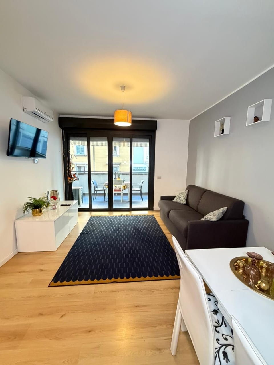 Lux Fara Apartment in Milan