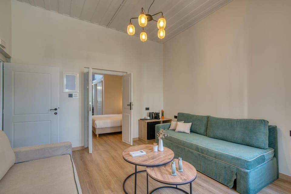 Photo of the whole room, Seating area