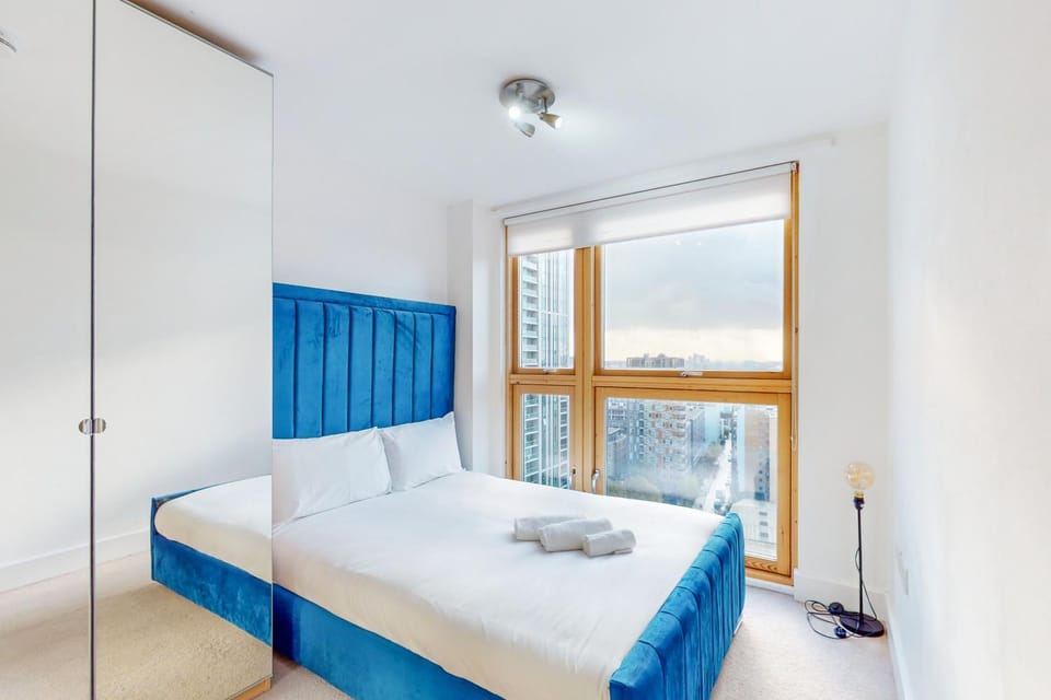 Stylish 2Bed Penthouse with private roof top terrace in Canary Wharf Apartment in London