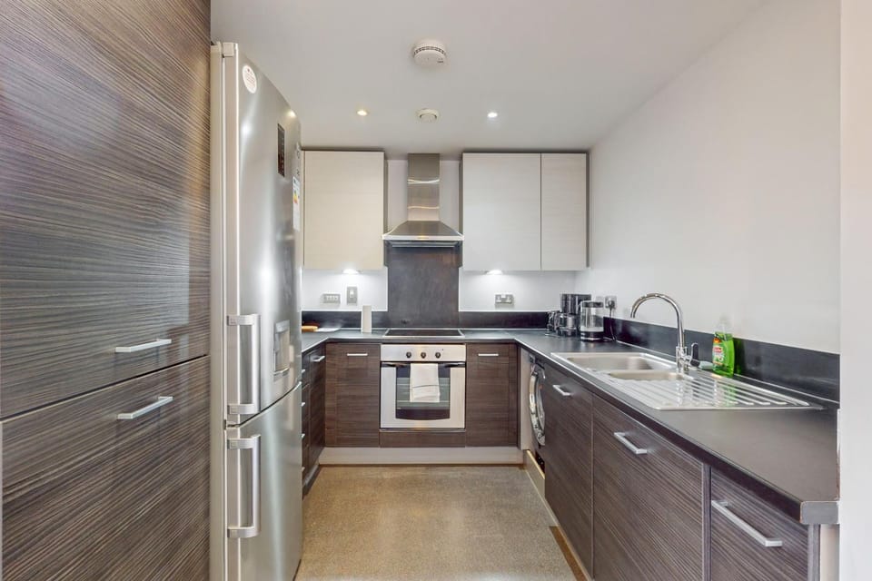 Stylish 2Bed Penthouse with private roof top terrace in Canary Wharf Apartment in London