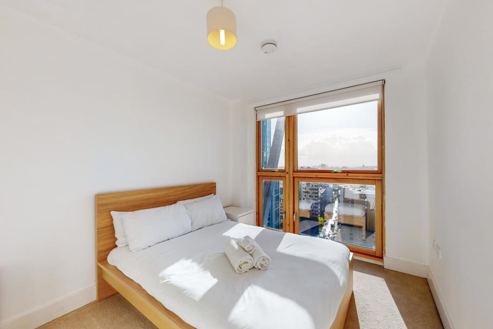 Stylish 2Bed Penthouse with private roof top terrace in Canary Wharf Apartment in London