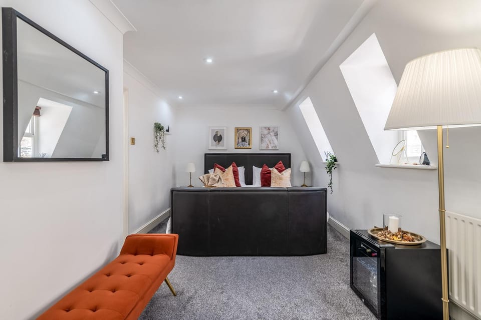 Kitchen or kitchenette, Living room, Seating area