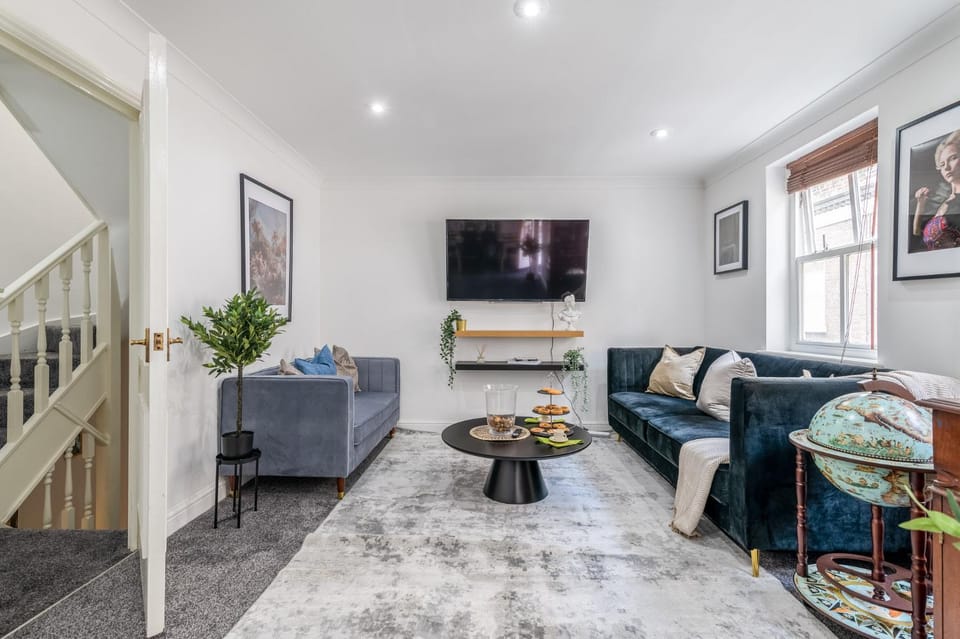 TV and multimedia, Living room, Seating area