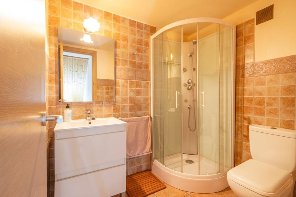 Bathroom, Living room