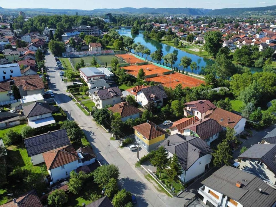 Neighbourhood, Street view