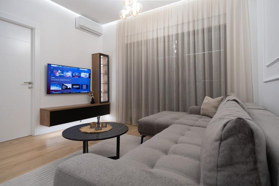 Communal lounge/ TV room, TV and multimedia, Living room, Seating area