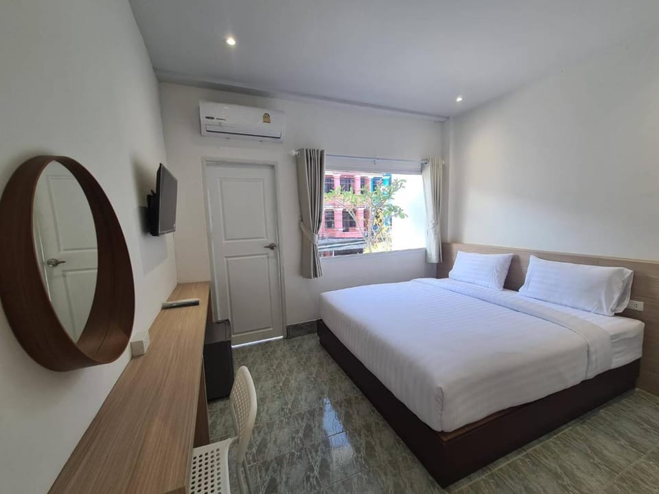 Bed, TV and multimedia, Photo of the whole room, Bedroom, air conditioner