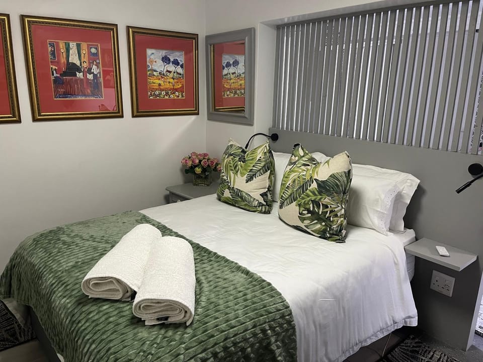 Room @carol close Bed and Breakfast in Cape Town