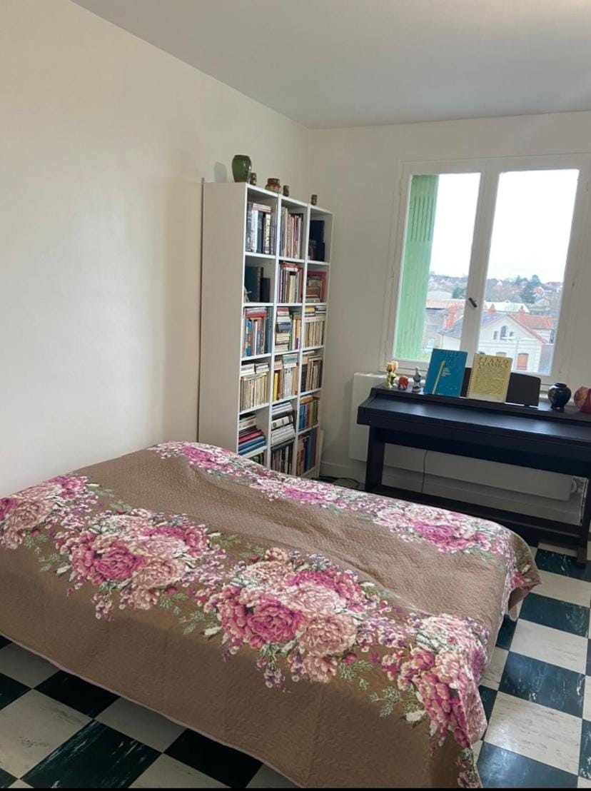 Appartement agréable Cosne- Cours- sur- Loire Apartment in Bourgogne-Franche-Comté