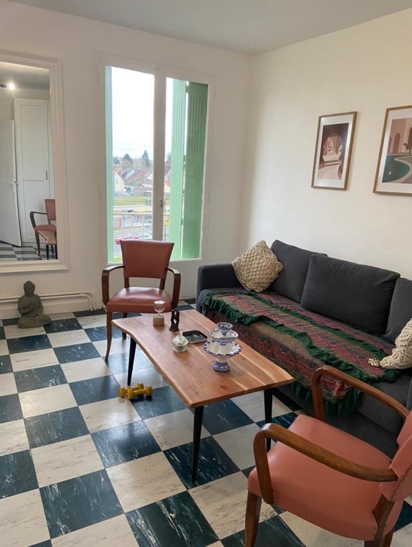 Appartement agréable Cosne- Cours- sur- Loire Apartment in Bourgogne-Franche-Comté
