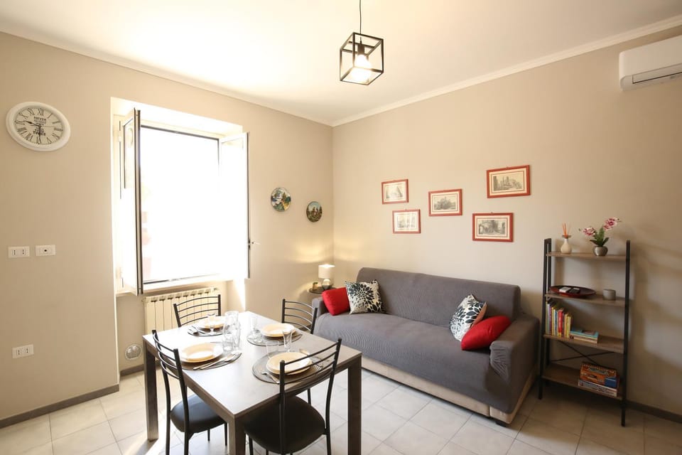 Living room, Seating area, Dining area, air conditioner
