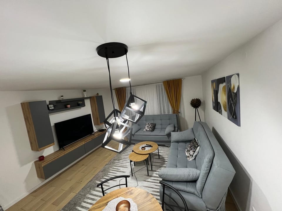 Communal lounge/ TV room, TV and multimedia, Living room, Seating area