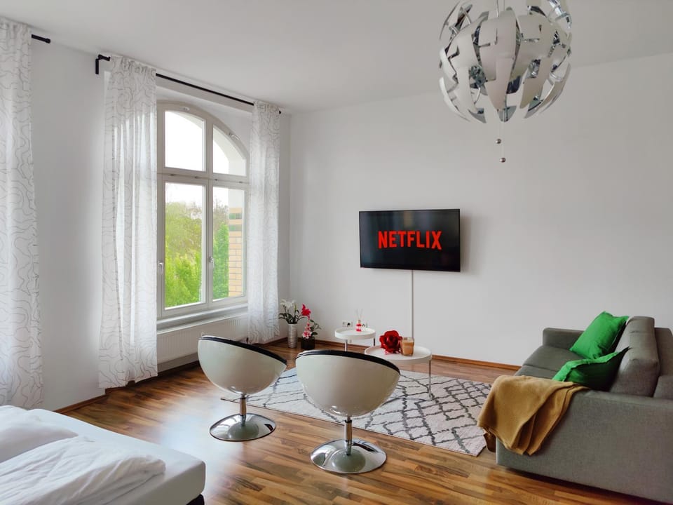 TV and multimedia, Living room, Photo of the whole room, Seating area