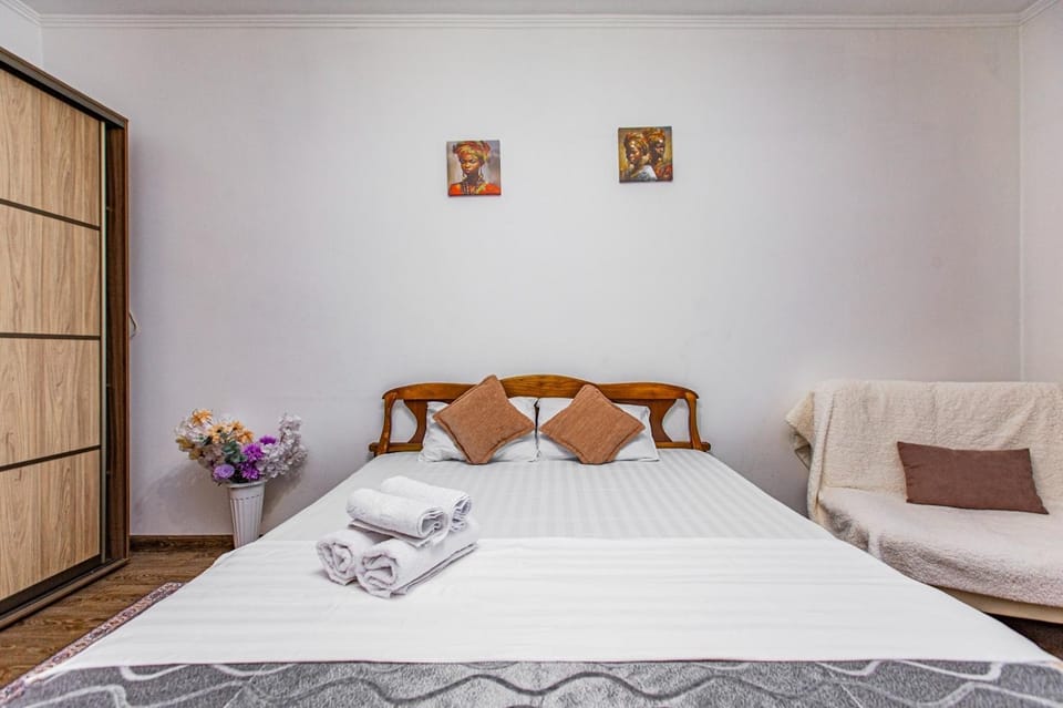 Bed, Photo of the whole room, Bedroom, towels, wardrobe