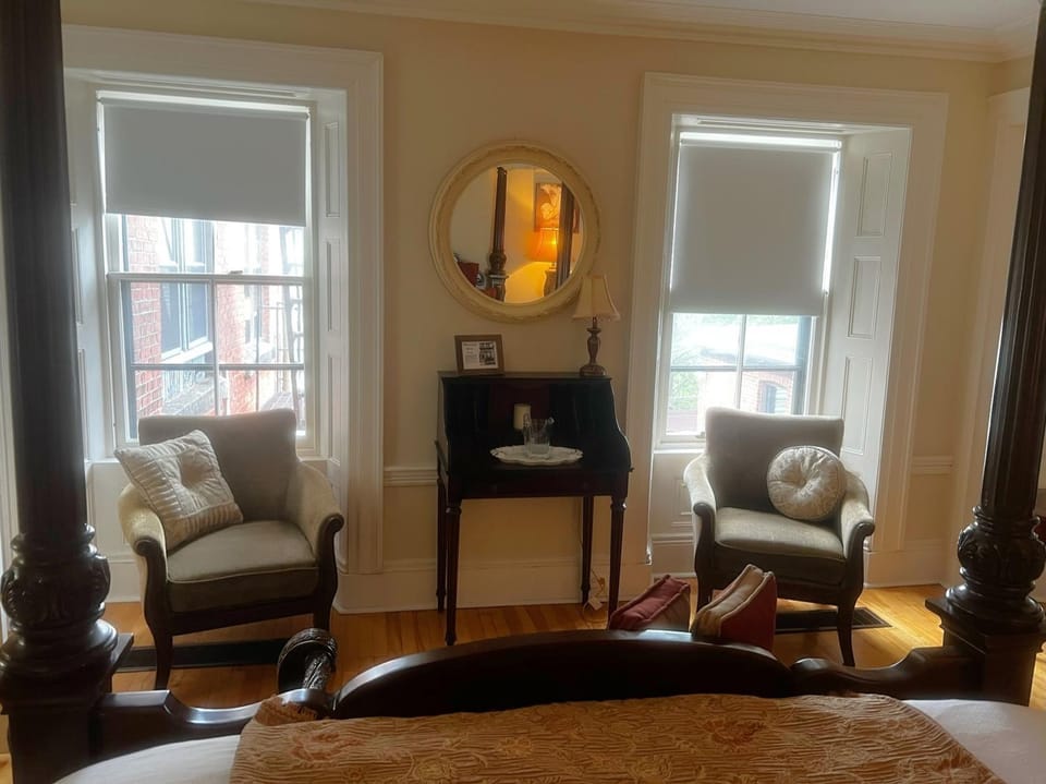 Bed, Photo of the whole room, Decorative detail, Bedroom